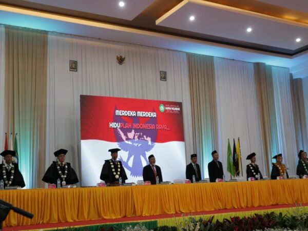 WISUDA SARJANA STRATA SATU (S-1) INSTITUT AGAMA ISLAM RIYADLOTUL MUJAHIDIN NGABAR YANG KE XXXII TAHUN 2025