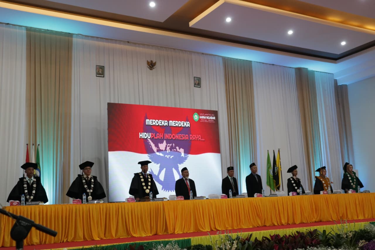 WISUDA SARJANA STRATA SATU (S-1) INSTITUT AGAMA ISLAM RIYADLOTUL MUJAHIDIN NGABAR YANG KE XXXII TAHUN 2025