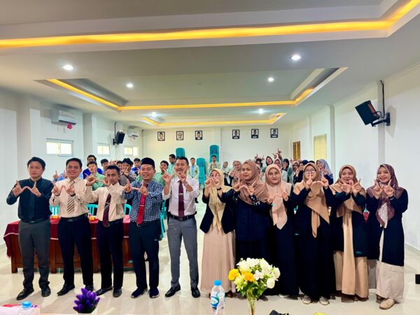 Kuliah Tamu Fakultas Syariah IAIRM Ngabar "Penguatan Intelektualistas di Bidang Ekonomi Syari'ah" oleh Bapak Dr. Hendra Kholid, M.A.