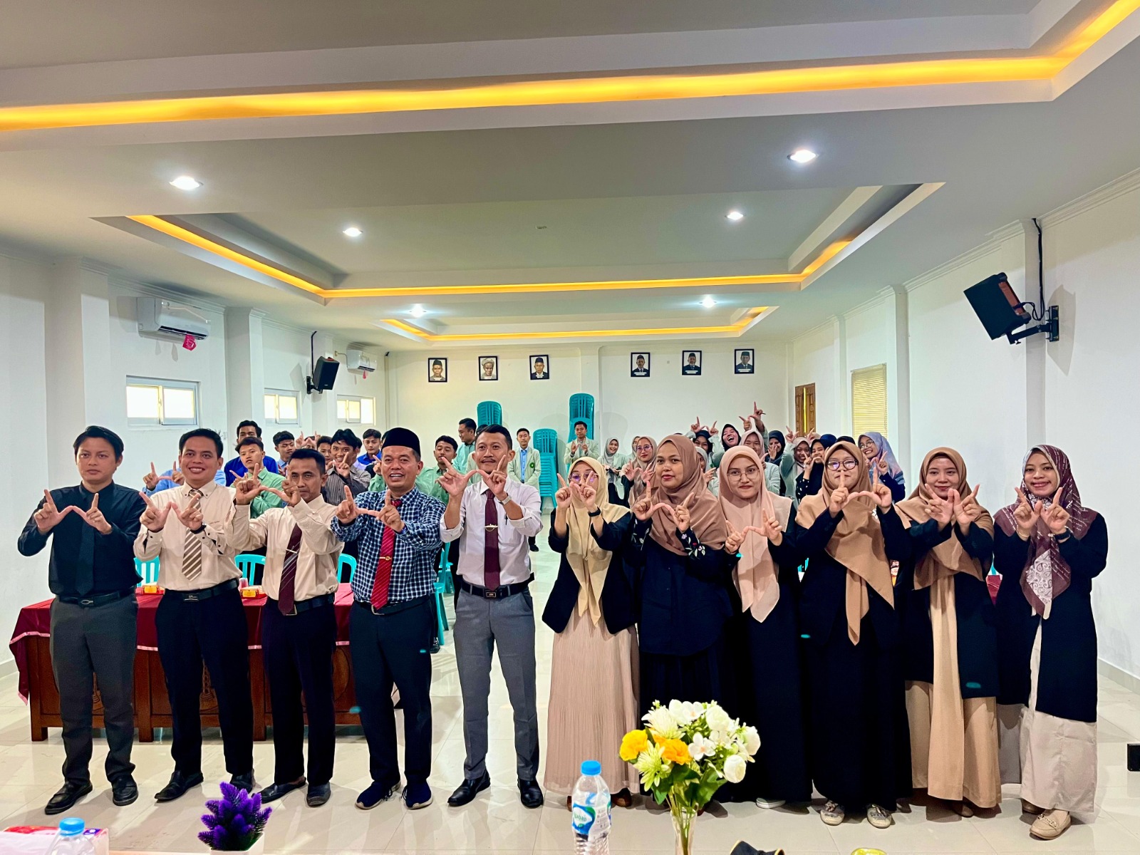 Kuliah Tamu Fakultas Syariah IAIRM Ngabar "Penguatan Intelektualistas di Bidang Ekonomi Syari'ah" oleh Bapak Dr. Hendra Kholid, M.A. Kuliah Tamu Fakultas Syariah IAIRM Ngabar "Penguatan Intelektualistas di Bidang Ekonomi Syari'ah" oleh Bapak Dr. Hendra Kholid, M.A.