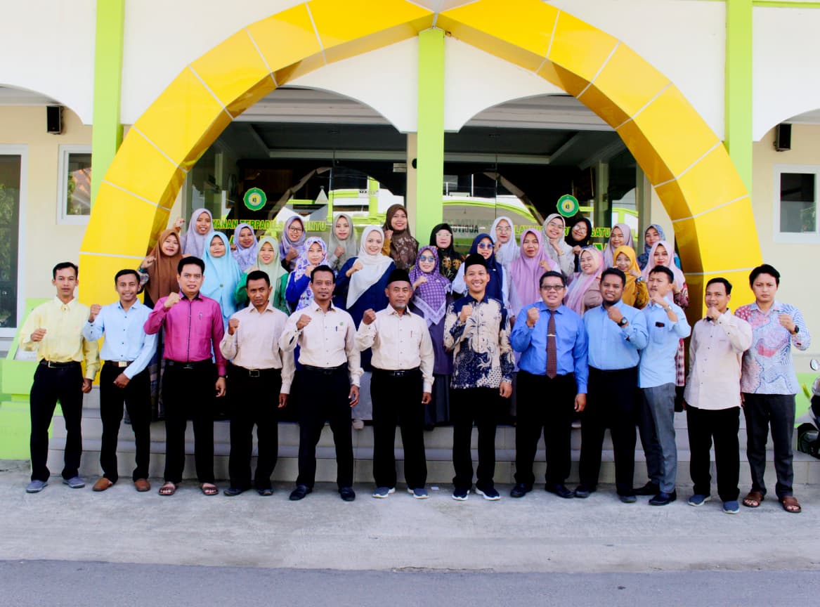 Kampus IAIRM Ngabar menyelenggarakan kegiatan Review Kurikulum Berbasis Outcome Based Education (OBE)