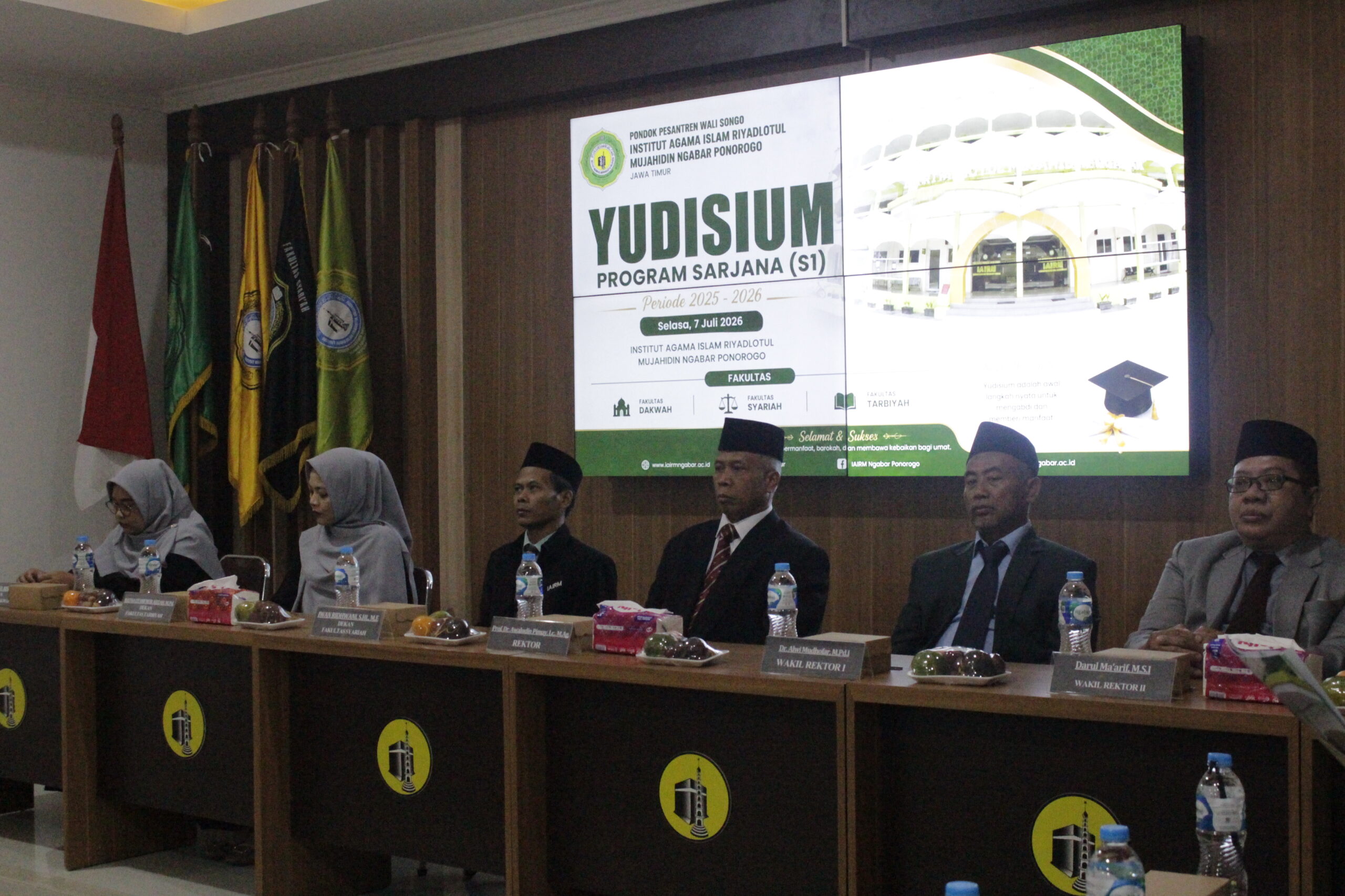 Tiga Fakultas kampus IAI Riyadlotul Mujahidin Ngabar menggelar kegiatan Yudisium Program Sarjana (S1) Tiga Fakultas kampus IAI Riyadlotul Mujahidin Ngabar menggelar kegiatan Yudisium Program Sarjana (S1)