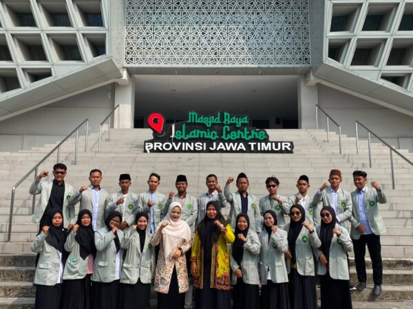 Mahasiswa IAI Riyadlotul Mujahidin Ngabar Penerima Beasiswa LPPD 2026 Mengikuti Stadium General di Islamic Center Surabaya