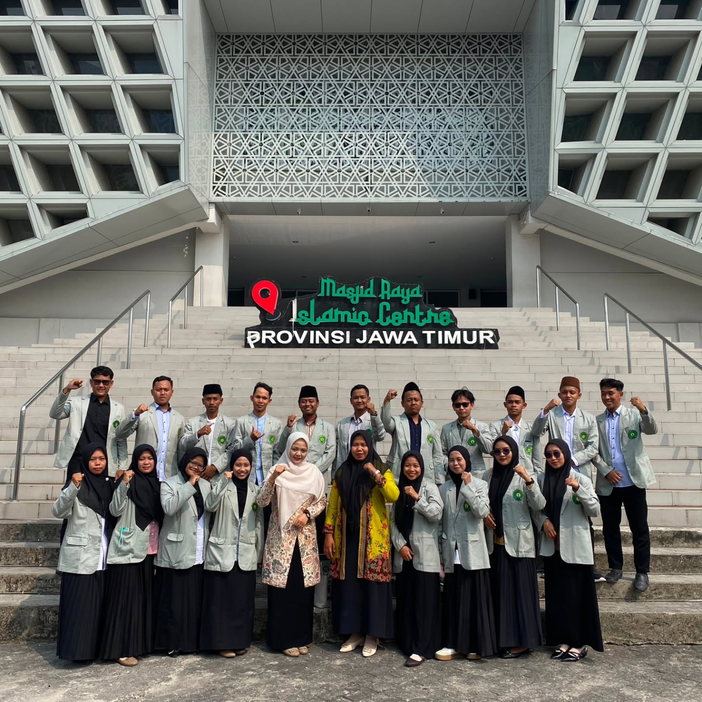 Mahasiswa IAI Riyadlotul Mujahidin Ngabar Penerima Beasiswa LPPD 2026 Mengikuti Stadium General di Islamic Center Surabaya
